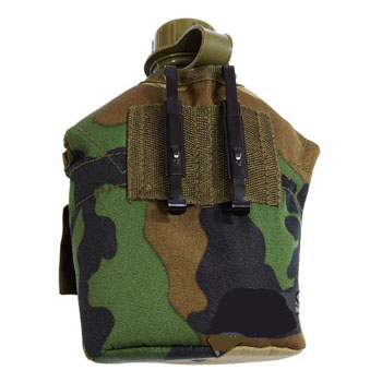 Mil-Tec Камуфлажна (Woodland) пластмасова манерка с алуминиево канче и калъф 3